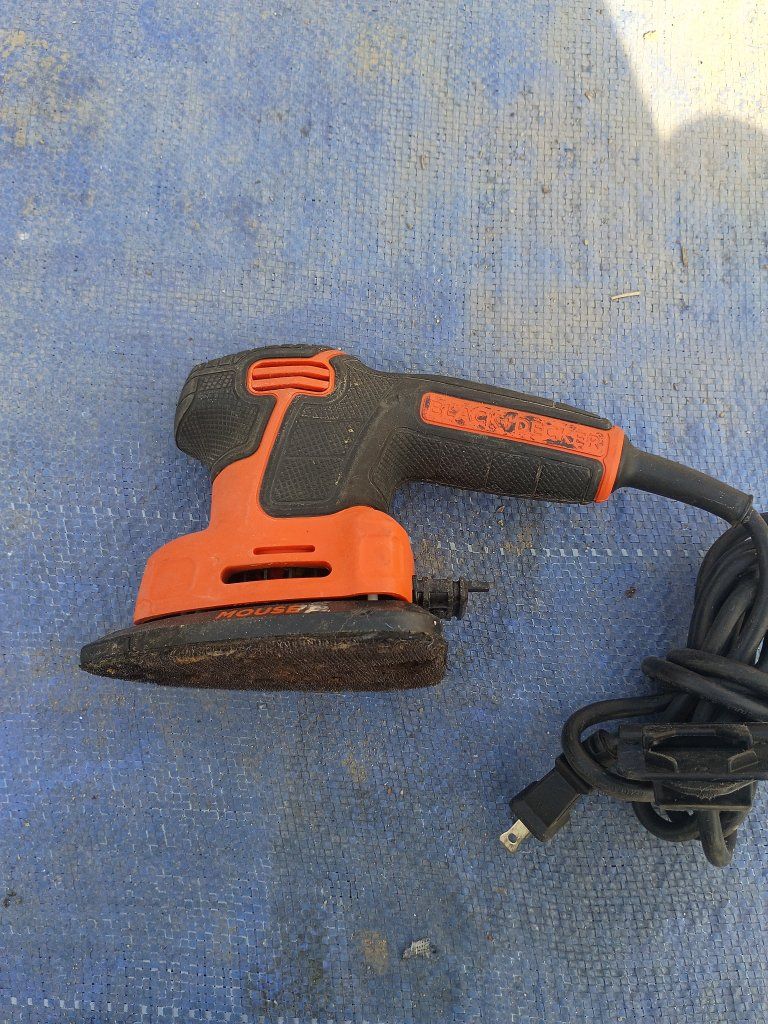 BLACK+DECKER Corded Detail Sander BDEMS600