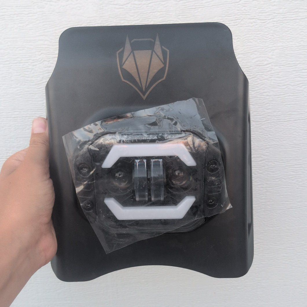 Mac Fox front plate with functional light.