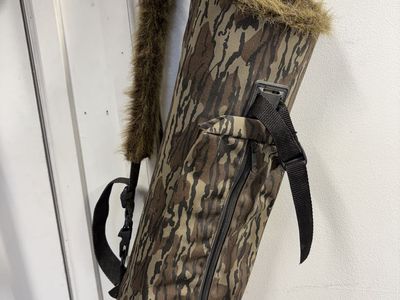 Peak to Peak Camo Back Quiver with Faux Fur Lining and Zippered Accessory Pocket