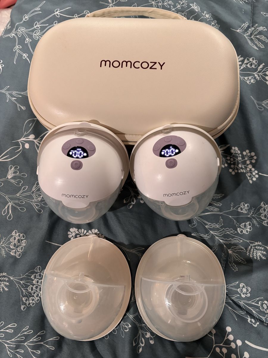 Momcozy Wearable Breast Pump Set with Case, Portable & Hands-Free
