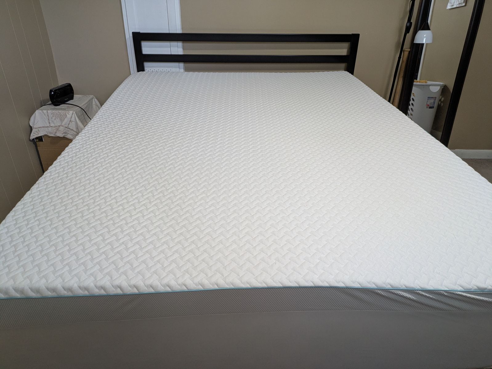 QUEEN Bed