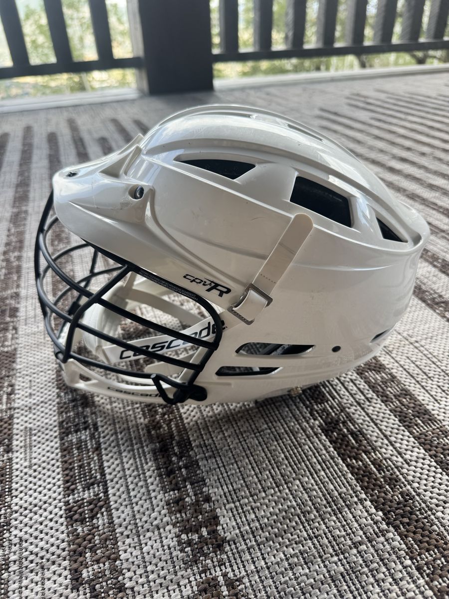 Cascade CPV-R Lacrosse Helmet – White – Medium (M) – Great Condition
