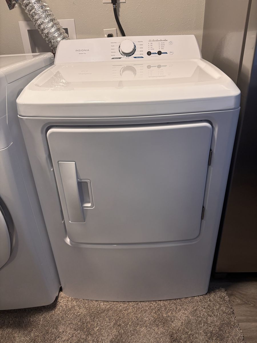 Insignia Sensor Dry Front Load Electric Dryer White