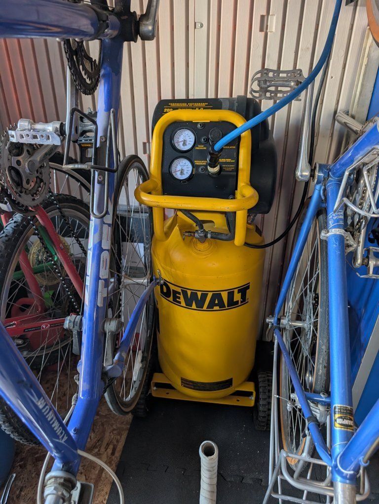DEWALT 200 PSI 5.0 Gallon Portable Electric Air Compressor