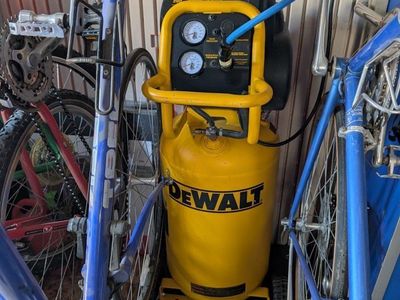 DEWALT 200 PSI 5.0 Gallon Portable Electric Air Compressor