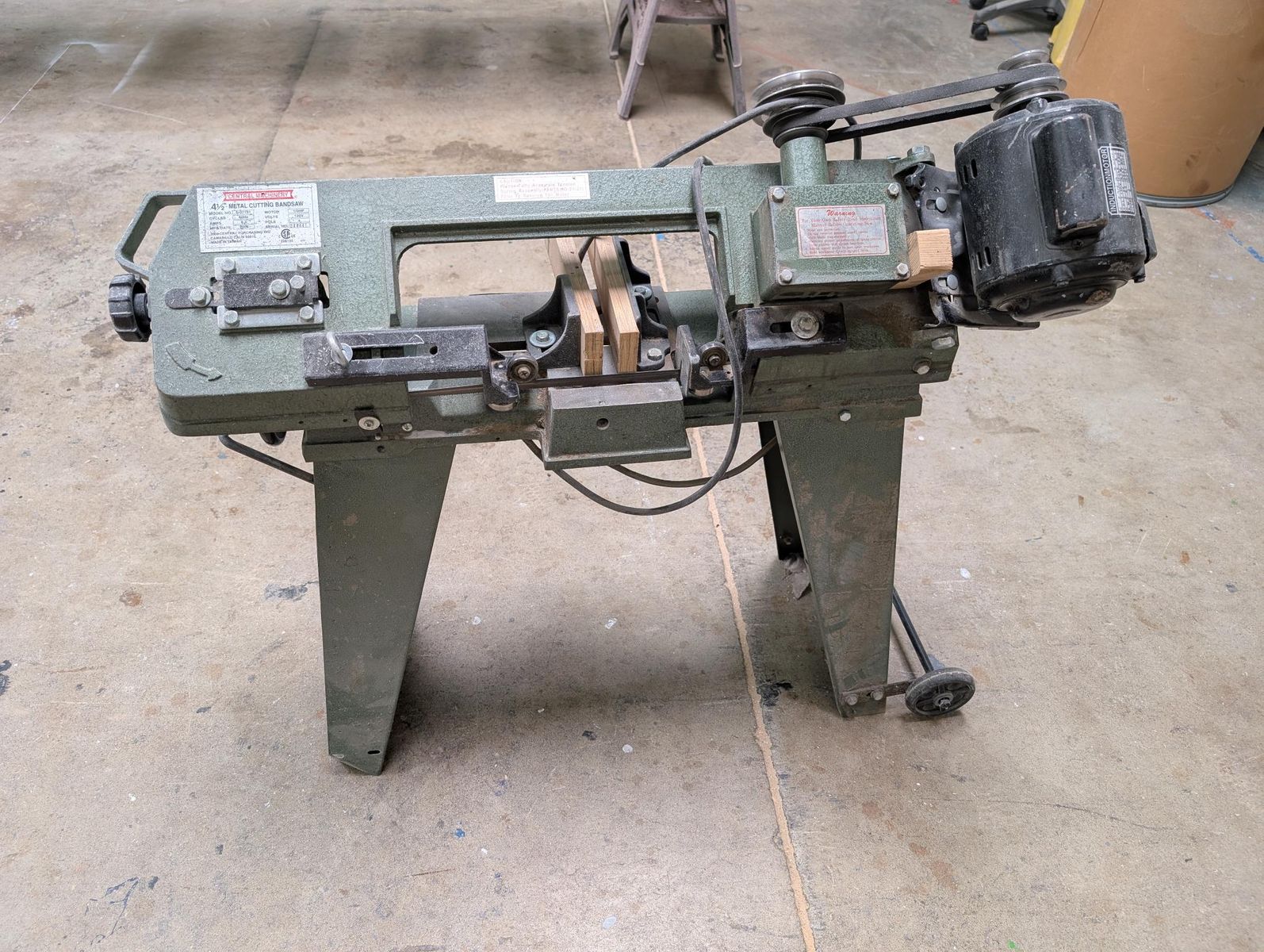 Central Machinery 4½” Metal-Cutting Bandsaw – Works Great