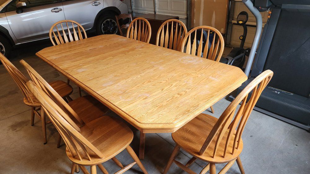 Oak Wood Dining Table & 8 Spindle Back Chairs - Extendable Dining Set