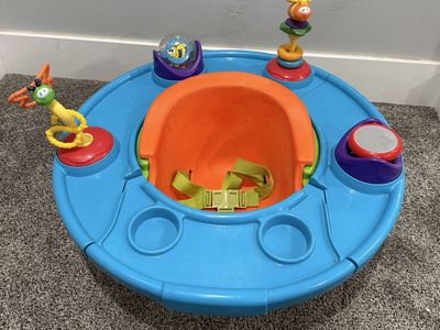 Seat with toys