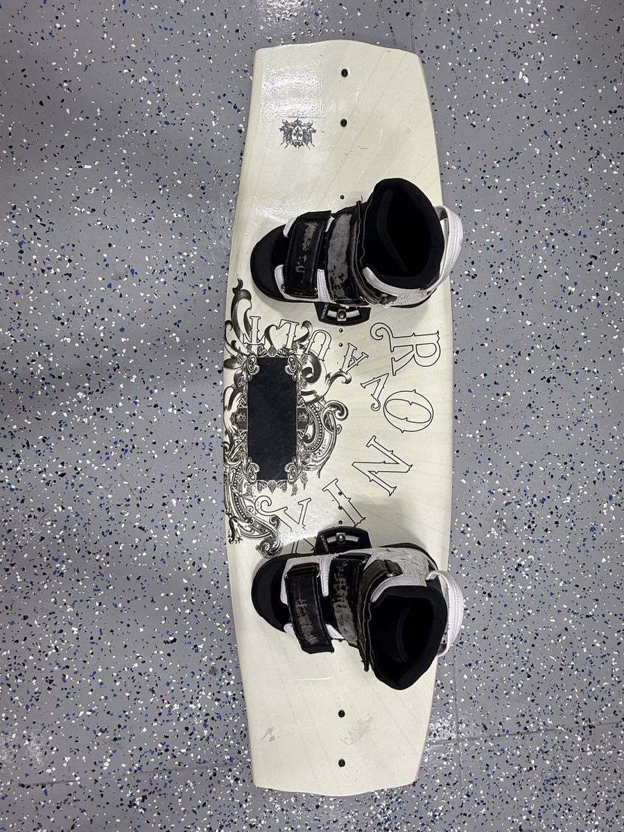 Ronix Vault 128cm Wakeboard with Bindings