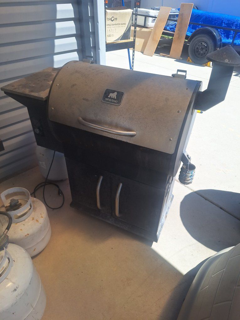 Gorilla Grills Silverback Pellet Grill Smoker