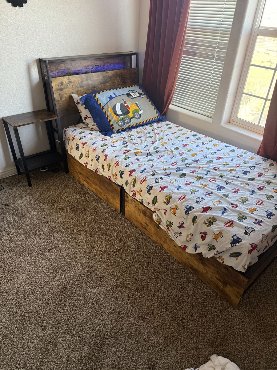 Twin bedroom set with mattress