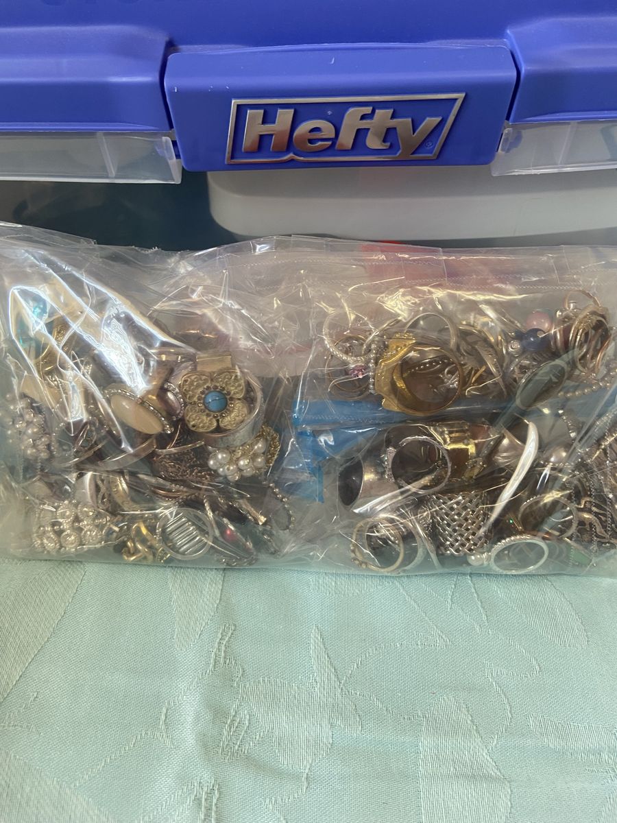 Costume Jewelry (Lot of 100 Rings) $100.00