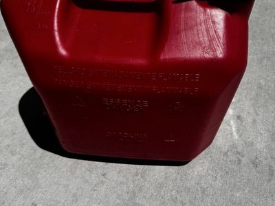 NO-SPILL 5 Gallon (20L) Red Gas Can with Flexible Spout - Used