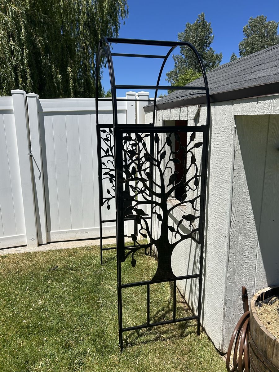 Plow & Hearth Garden Arch - New