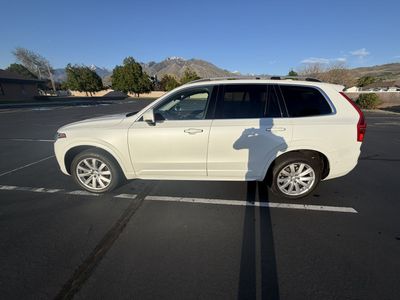 2016 Volvo XC90 T6 Momentum