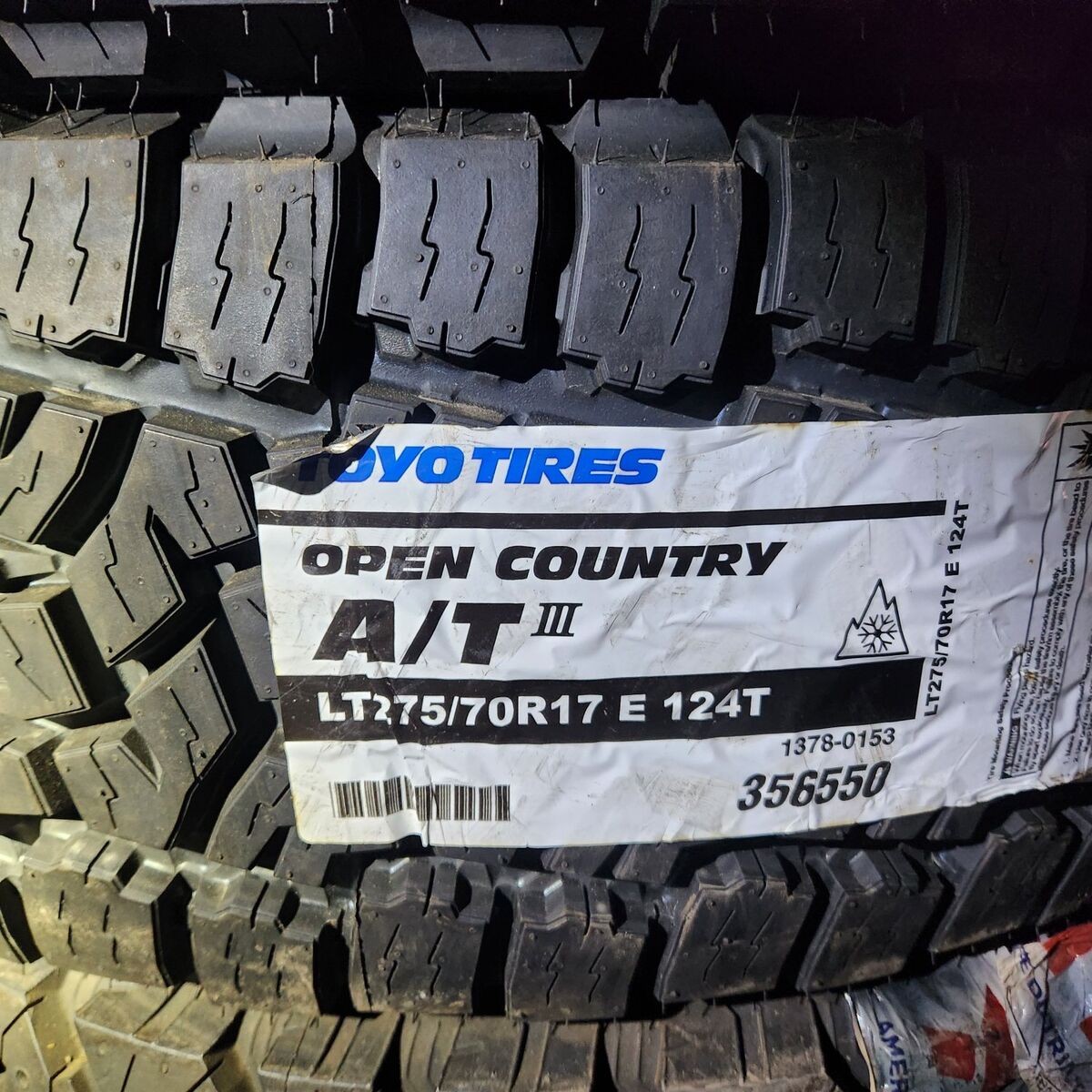 275/70r17 toyo open country at lll