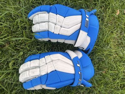 Source true blue and white men’s size medium lacrosse gloves