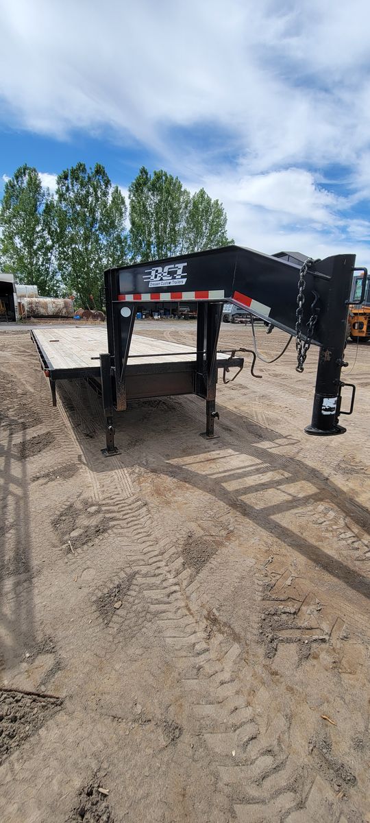 36' Gooseneck Flatbed