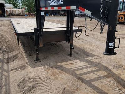 36' Gooseneck Flatbed