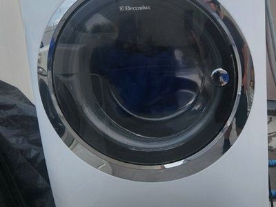 Electrolux Front Load Washer- Great working condition