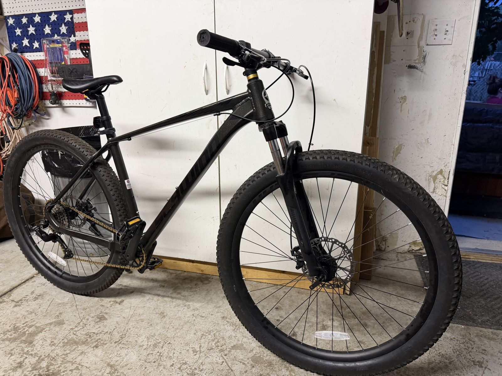 Schwinn Black Mountain Bike with 8-Speed AXE Shifter, Disc Brakes