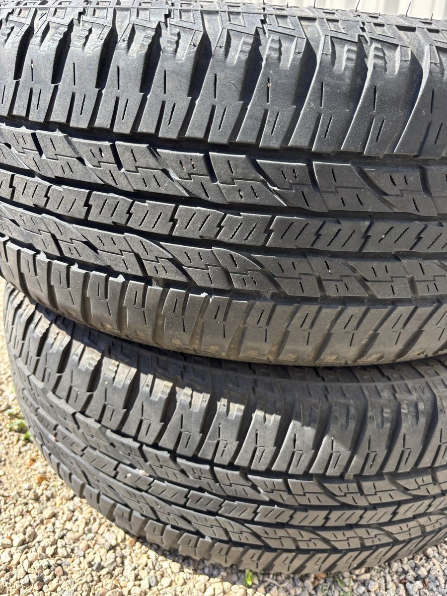 2 Yokohama Geolandar AT 225/60 R17