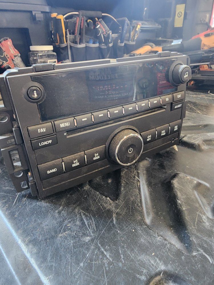 Delphi GM Part 15868809 Car Audio System Radio Receiver - Untested