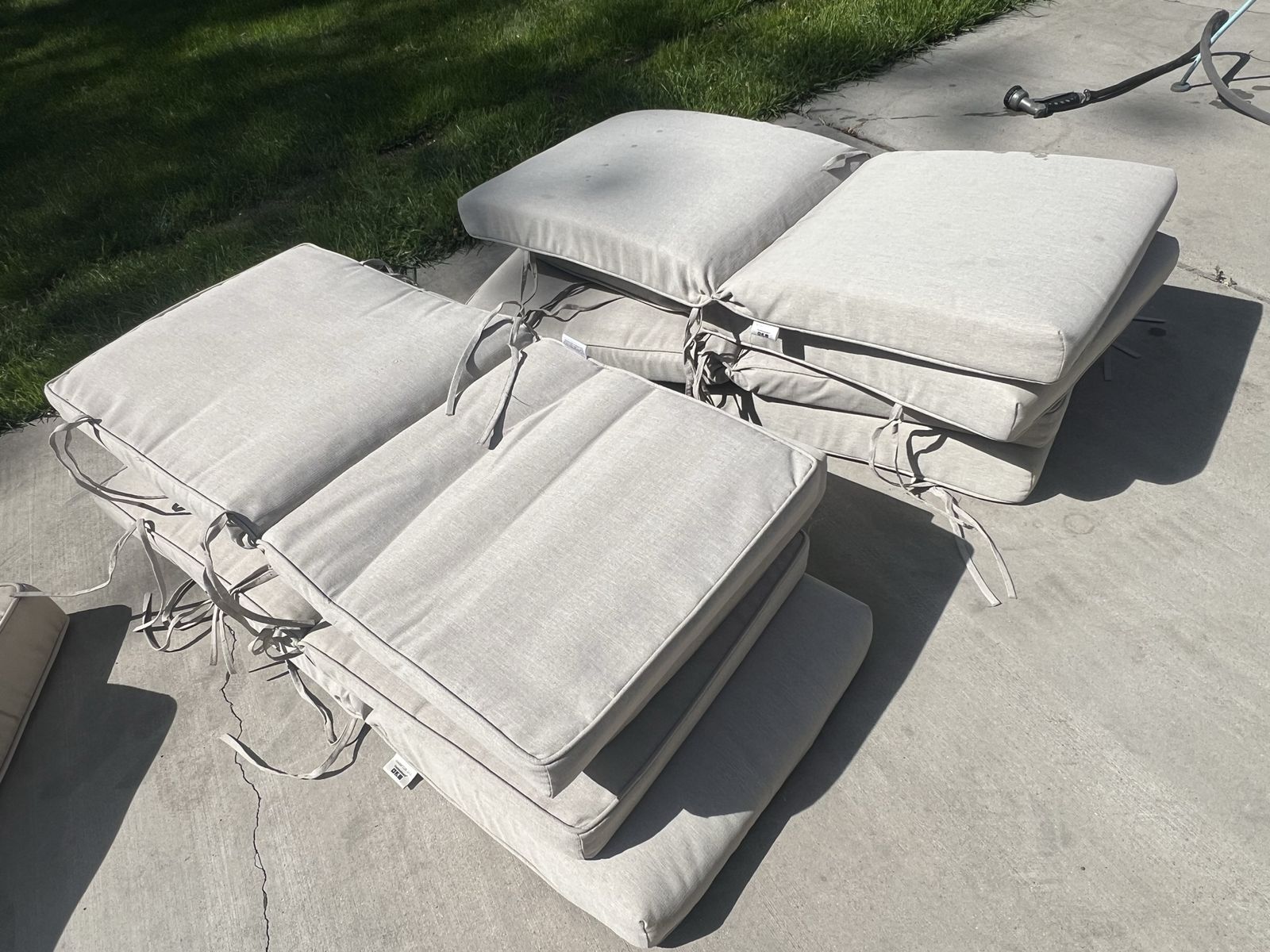 *Like New* Outdoor Patio Cushions – Hampton Bay CushionGuard