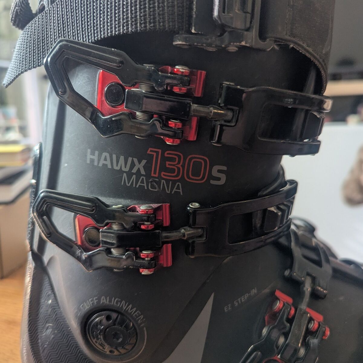 atomic hawx magna 130s size25.5 used ski boots