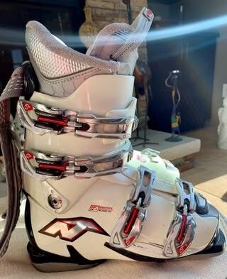 Nordica Womens ski boot size 6.5