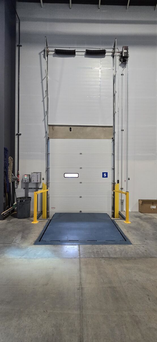 Dock Levelers – Mechanical & Hydraulic Options