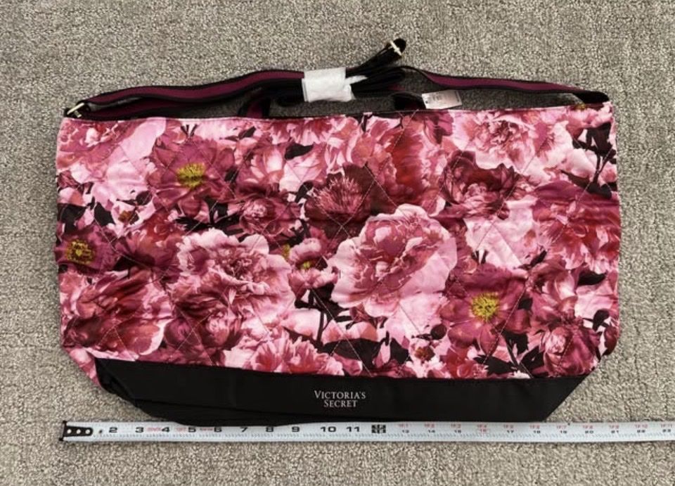 Victorias Secret Quilted Weekender Travel Nag Tote