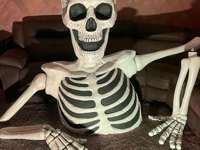 Halloween HUGE GIANT RATTLES 5’ Skeleton Graveyard Cemetery Ground Breaker Home Decor Decoration