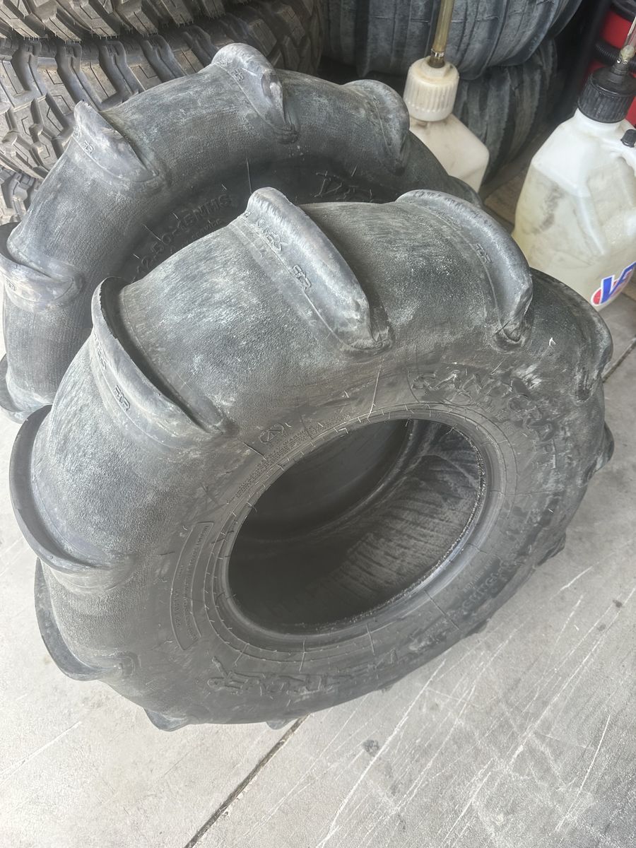 Paddle tires