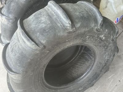 Paddle tires