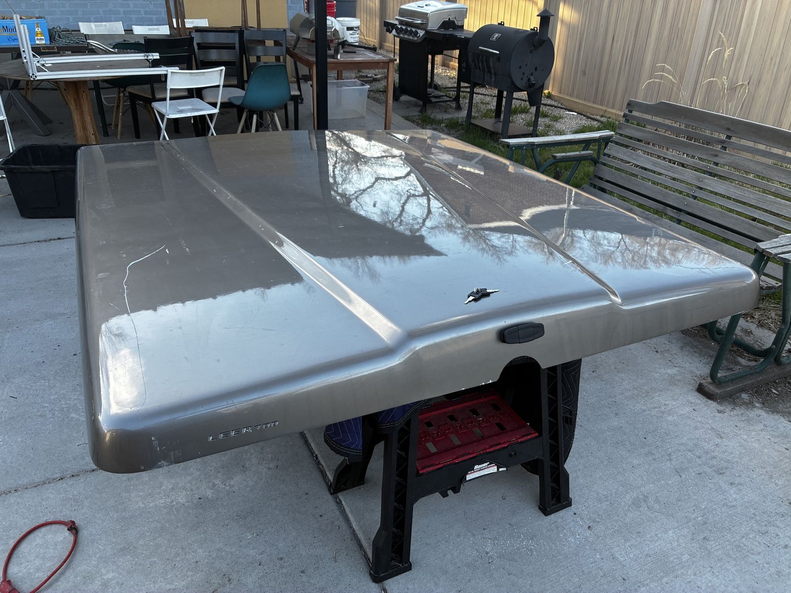 Fiberglass tonneau cover for frontier