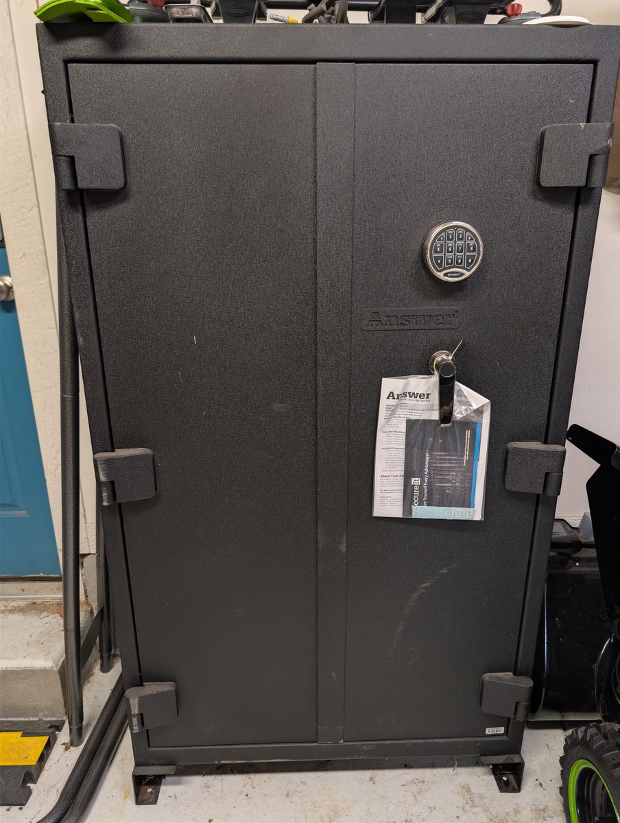 SecureIt Answer 12 Pro Firearm / Gun Security Cabinet