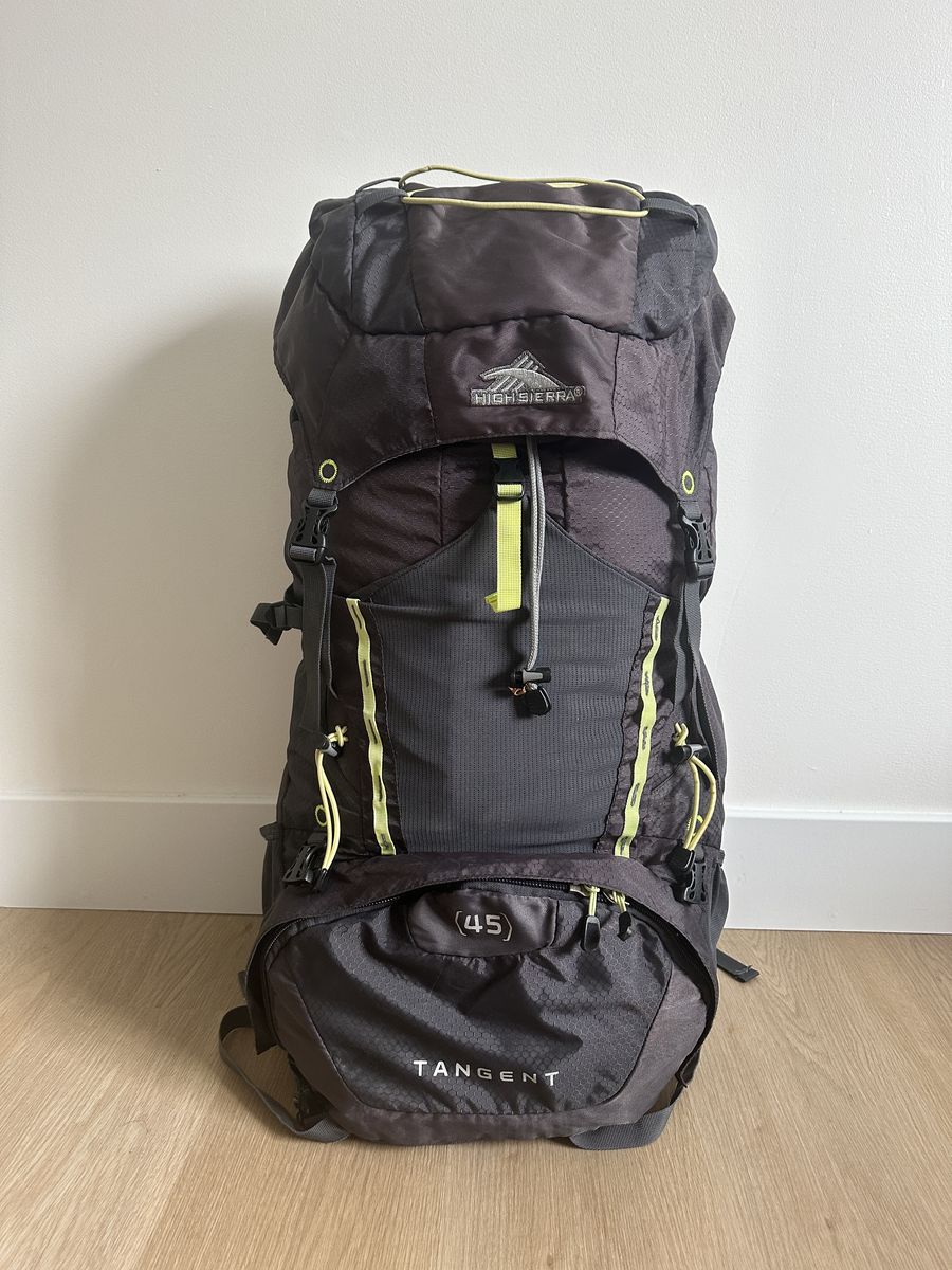 High Sierra Hiking Bavkpack With Rain Cover