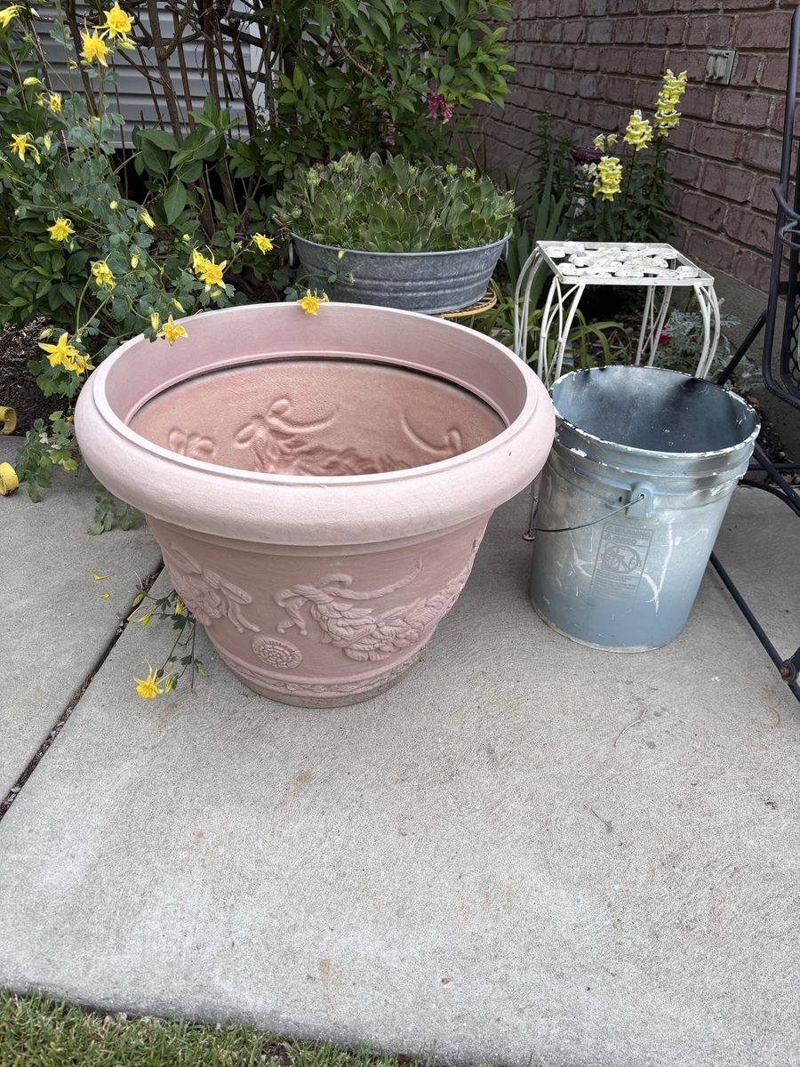 XL Planter Pot 5 Gallon Bucket For Scale