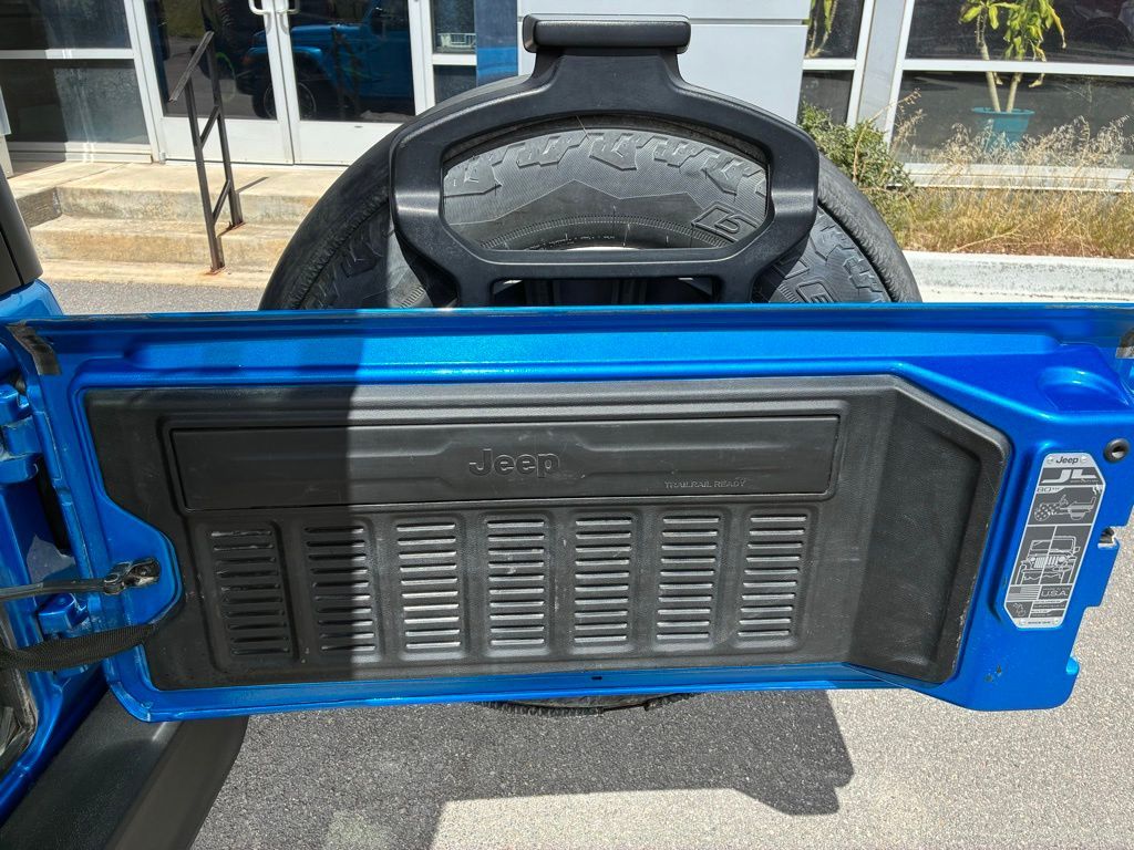 Main image 7
