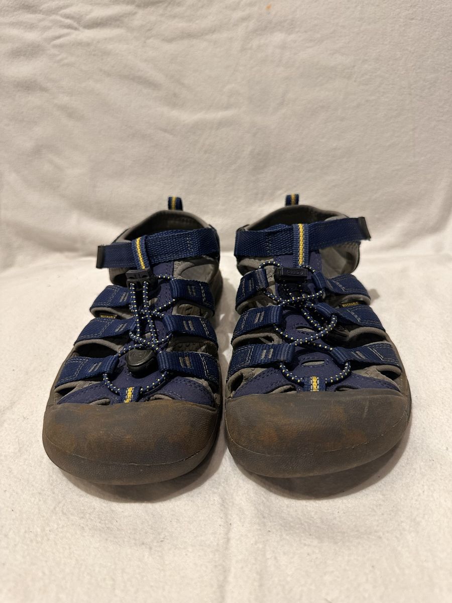 Keen youth size 5, navy/gray washable lightly used hiking sandals