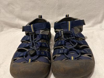 Keen youth size 5, navy/gray washable lightly used hiking sandals