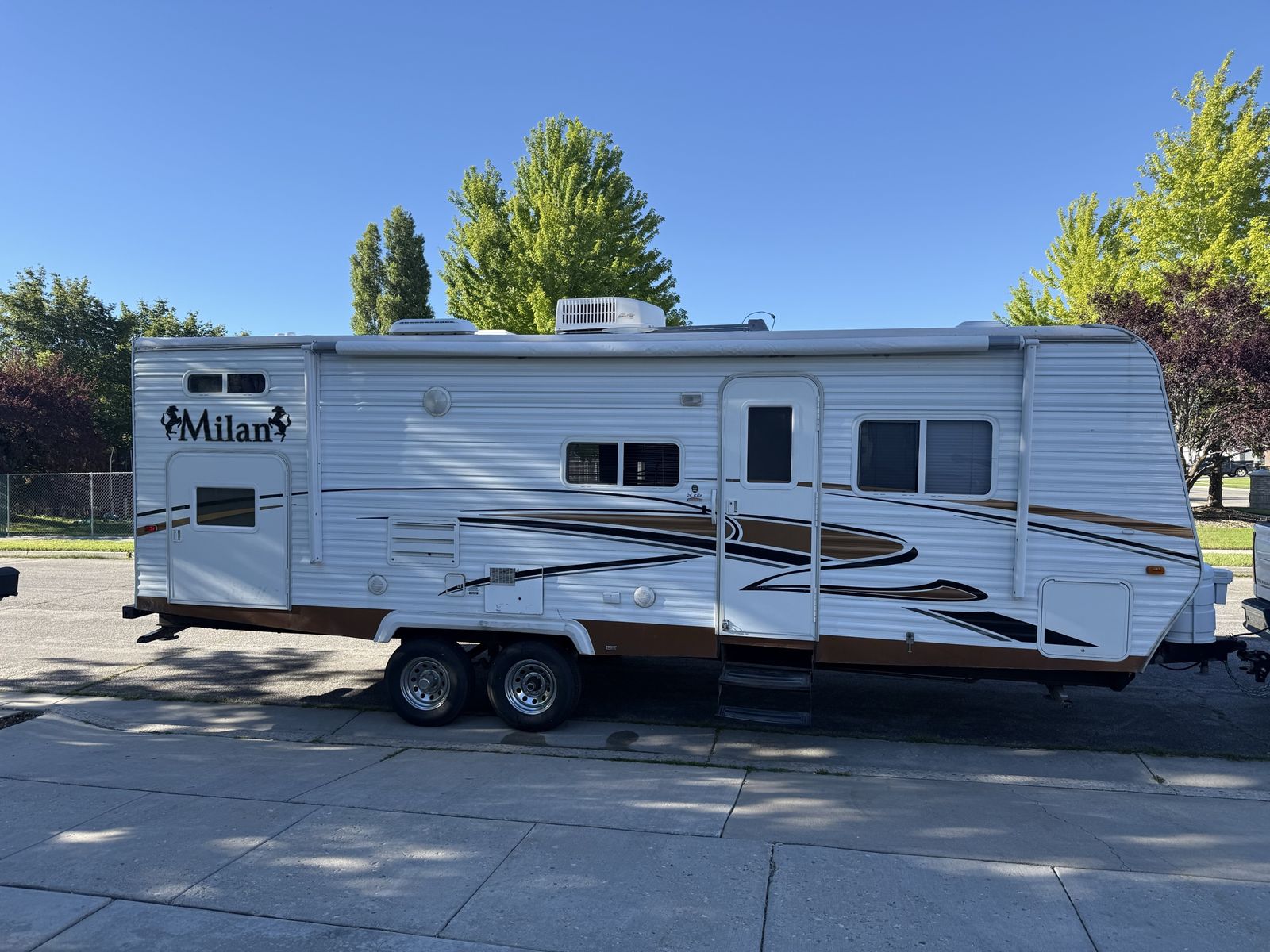 MAILAN, Camp trailer