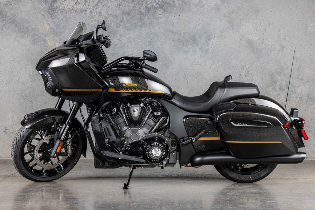 2026 Indian Motorcycle® Challenger® Dark Horse® 112 w/PowerBand Audio Black Crystal w/Black Metalli