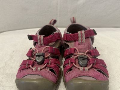 Keen toddler, size 13, hot pink, slim style, washable, hiking sandals
