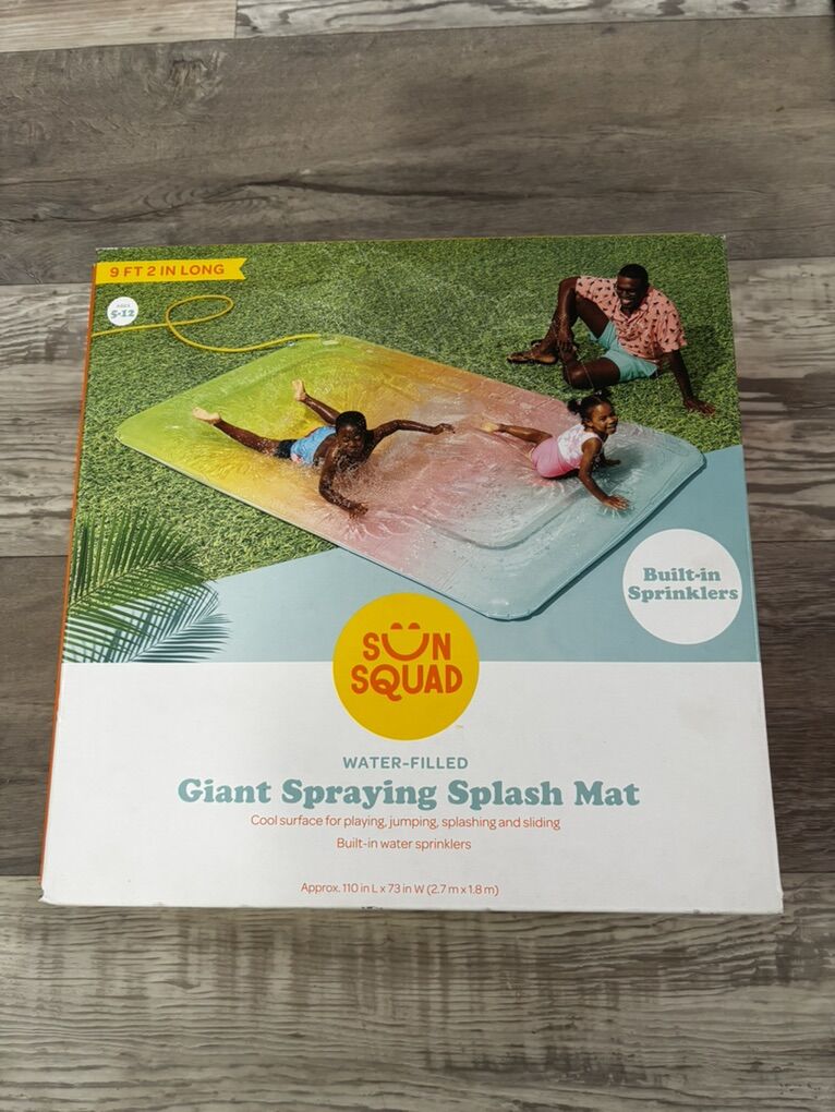 Sun Squad Giant Spraying Splash Mat