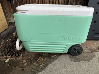 Igloo 38 wheelie cooler
