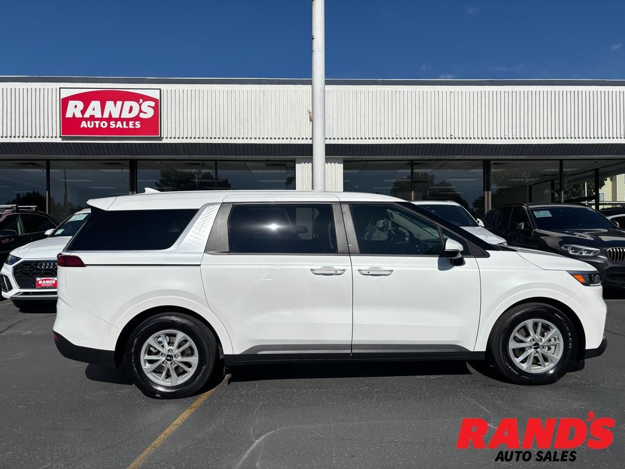 2024 Kia Carnival LX