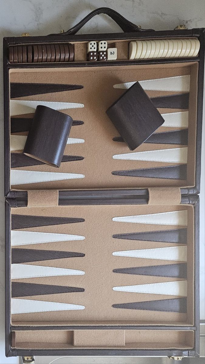 Backgammon Set - Complete - Clean - Fun