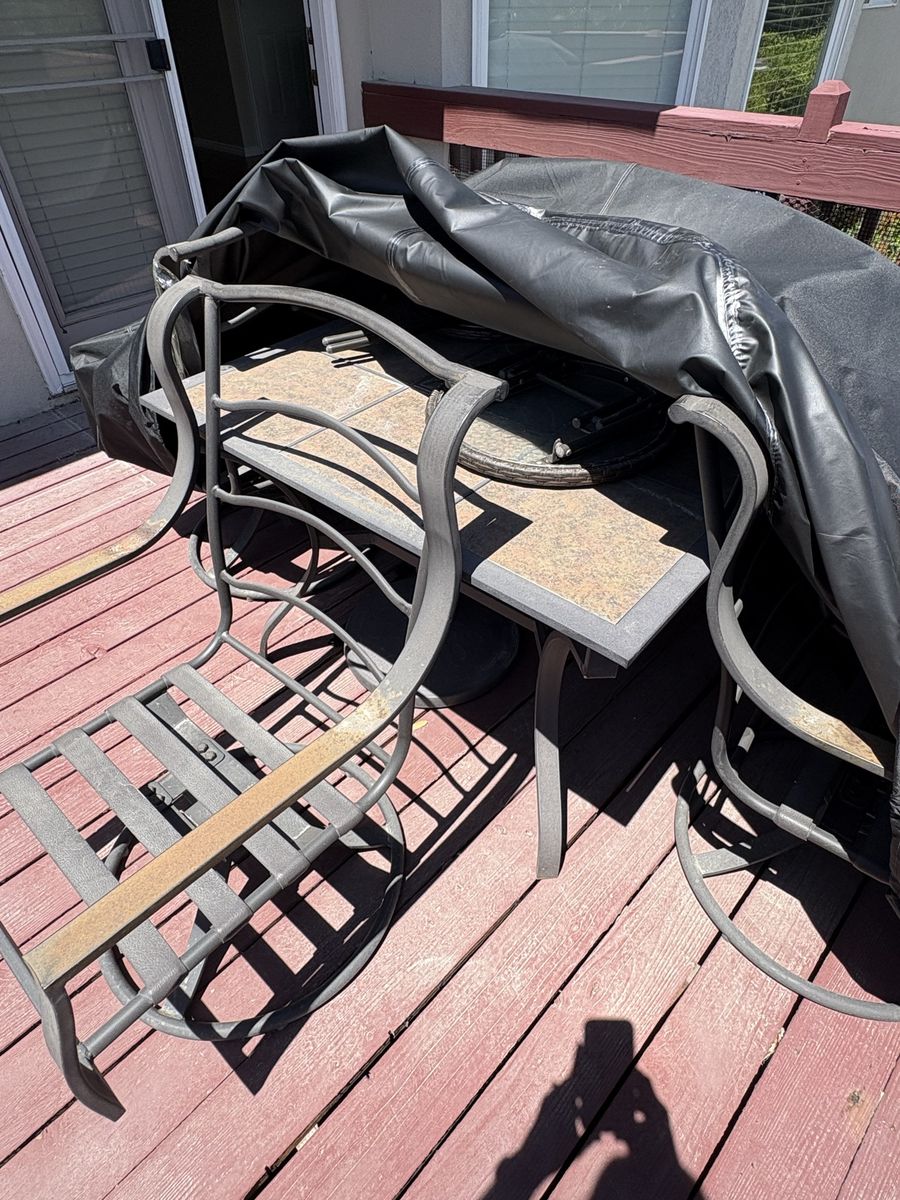 5pc Patio Set w/Cover + 2 bonus tables